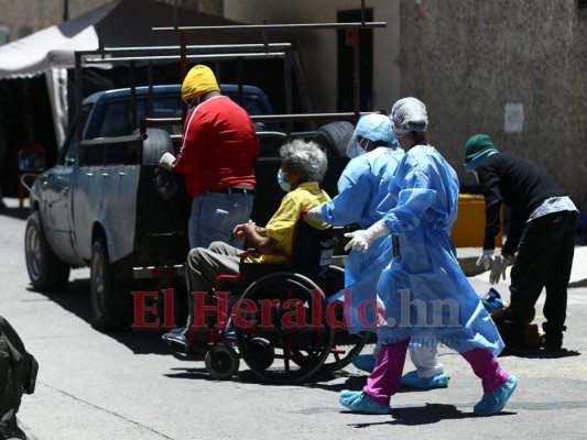 Drama de entierros sin familia y calvario en los hospitales: la lucha del covid-19 en Honduras