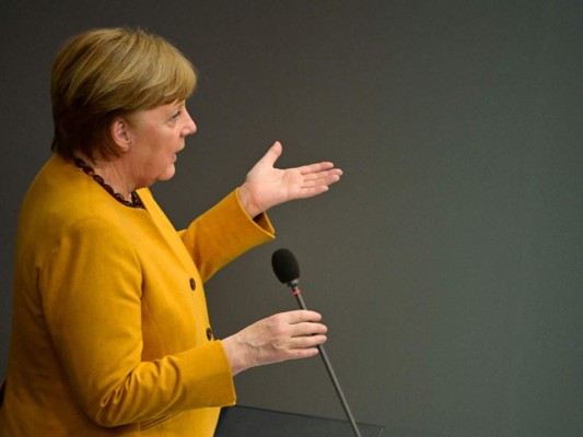 Merkel pide 'perdón' por medidas anticovid durante Semana Santa