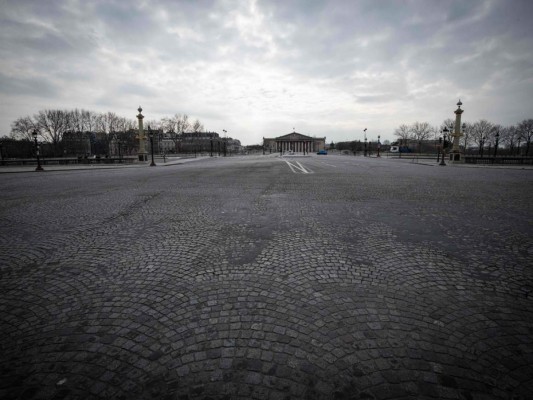 FOTOS: El mundo se recluye entre cierres de negocios y fronteras por coronavirus