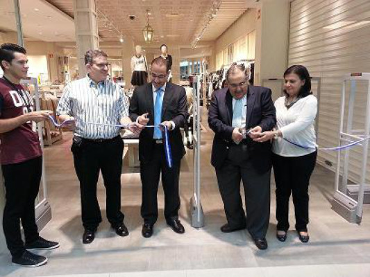 Zara Home y Stradivarius abren sus puertas al publico en general