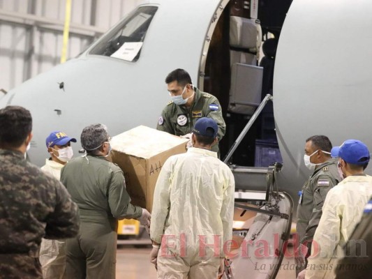 Llegan al país 34 respiradores donados por médico hondureño y reactivos de OPS