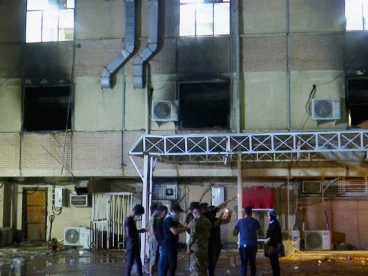 Unos 82 muertos y 110 heridos deja incendio de un hospital covid en Irak
