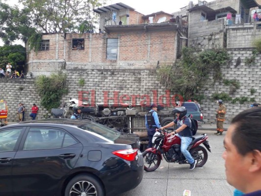 Impactantes imágenes del aparatoso accidente provocado por rastra en El Carrizal