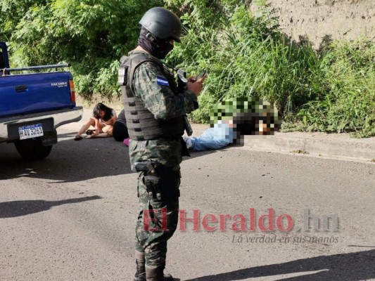 Desgarradora escena de pareja emboscada y acribillada en la capital (FOTOS)