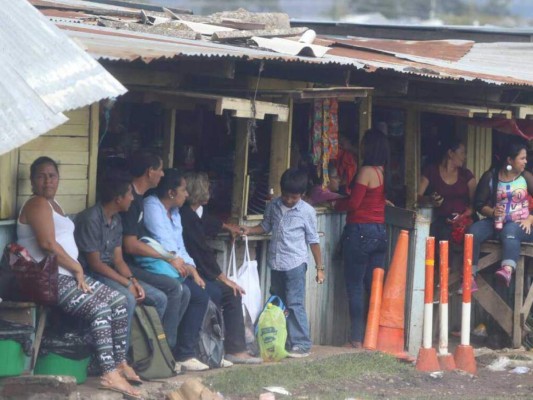 Madres lloran al saber que no podrán ver a sus hijos en la Penitenciaría Nacional en este Día de la Madre