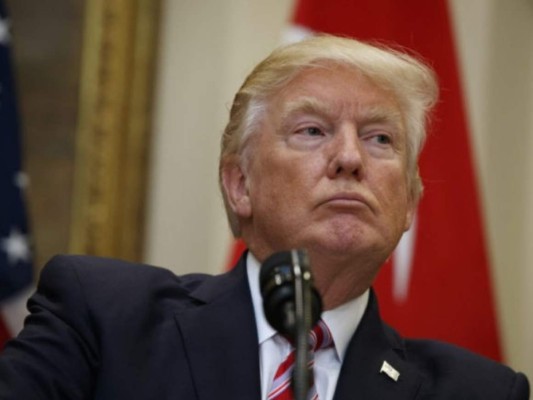 Donald Trump reitera amenaza de cortar ayuda a Honduras por formación de nueva caravana migrante