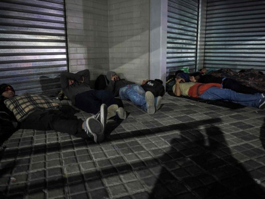 Nuevo grupo de migrantes salvadoreños emprende ruta hacia EEUU&nbsp;