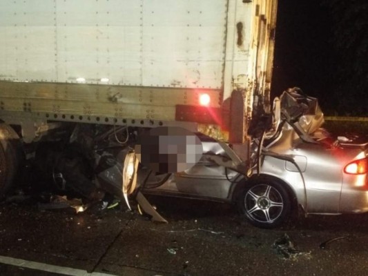 Muere joven al impactar contra rastra que estaba estacionada en La Lima &nbsp;&nbsp;