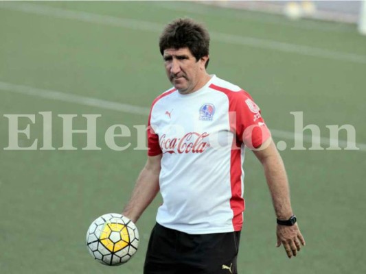 El técnico del Olimpia Héctor Vargas: 'El PSG perdió ¿Y nosotros no podemos perder?'