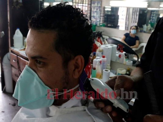 FOTOS: Así operan barberías de la capital en prueba piloto de apertura inteligente