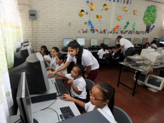 Continuidad de las escuelas de niñas depende de la matrícula