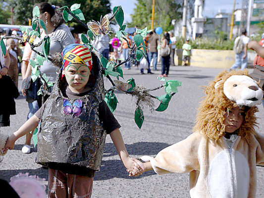 Estudiantes de básica y prebásica festejan el Día del Ambiente en la capital de Honduras
