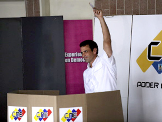 Capriles pide 'calma, cordura, paciencia' enTwitter