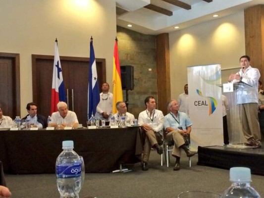 'No puede haber países exitosos en regímenes fracasados': JOH