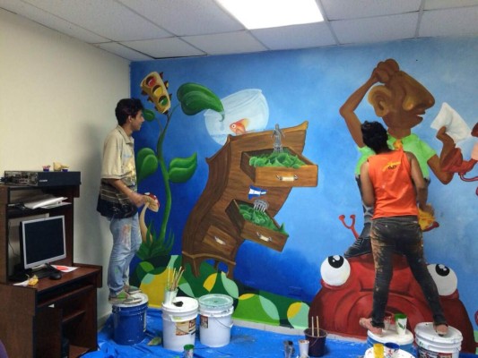 Los cinco facilitadores promueven el muralismo entre sus alumnos a fin de despertar el amor por este arte.