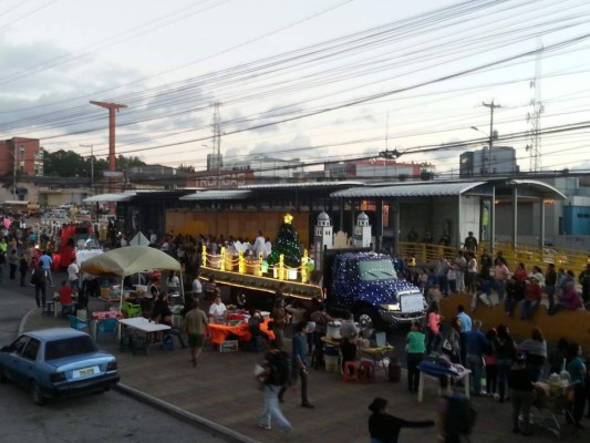 Hermoso desfile de carrosas en la capital hondureña