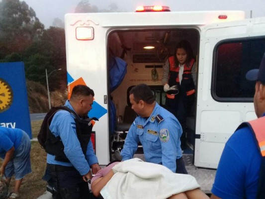 Mujer da a luz en plena vía pública en la aldea El Durazno