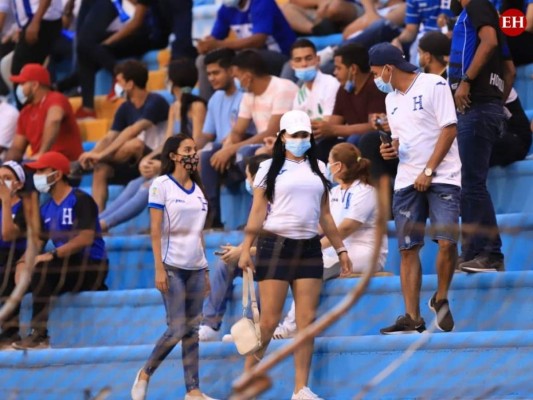 Las bellezas que engalanaron el Olímpico en el duelo entre Honduras y Estados Unidos
