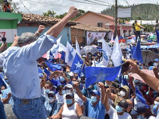 Una masiva afluencia de nacionalistas acompañó al candidato durante su caminata por los municipios de Talanga, Vallecillo y Guaimaca.