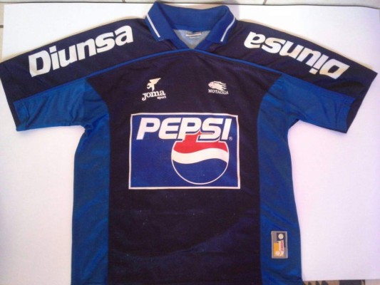Encuesta para motagüenses de corazón... ¿qué camisa de campeonato de Motagua te gustó más?