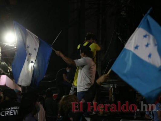 Militantes de Libre se suman a vigilia convocada por presidenta Xiomara Castro en apoyo a Luis Redondo (Fotos)