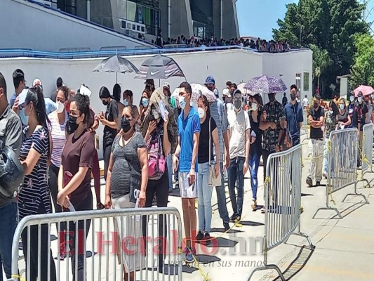 Así se desarrolló la jornada de vacunación a adolescentes en la capital (FOTOS)