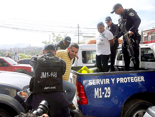 Medidas sustitutivas a suboficial acusado por amenazas y soborno