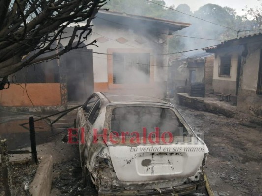(FOTOS) Carros calcinados, casas dañadas y cenizas: así quedó escena tras accidente en salida al sur de Honduras