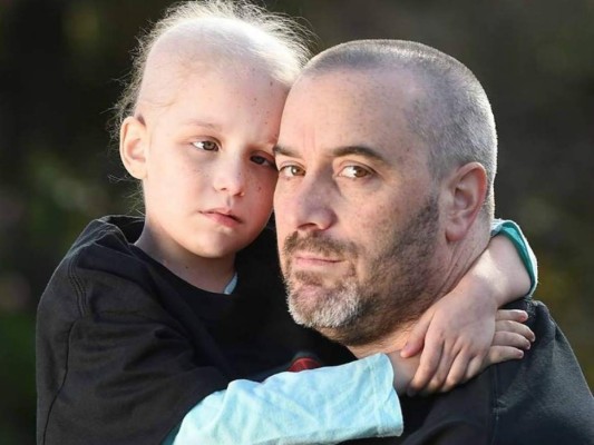 La última pestaña de una niña que lucha contra el cáncer conmueve al mundo &nbsp;&nbsp;