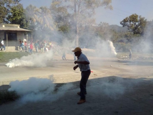 Oposición se toma varias vías en distintos puntos de la capital