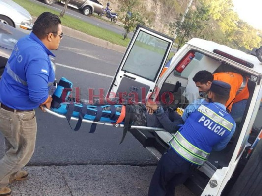 Pareja y su hija se accidentan en su motocicleta en la capital