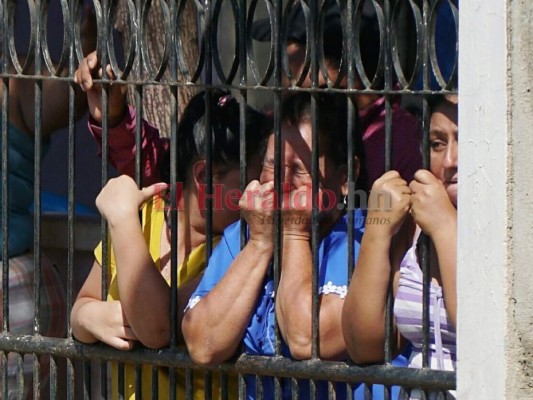 FOTOS: Escena del crimen de hombre acribillado frente a esposa e hijas