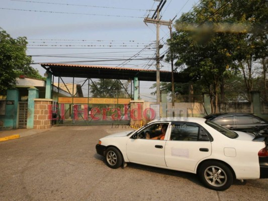 Sin consulta externa: desolados lucen hospitales en plena pandemia (FOTOS)