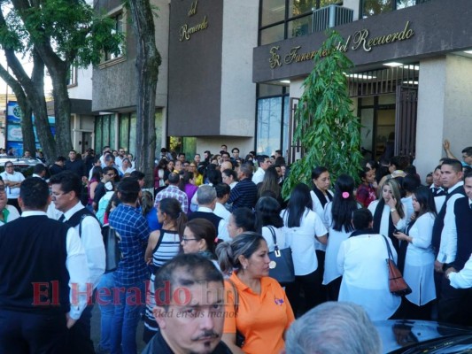 FOTOS: Masiva asistencia al velorio de la pastora Ninoska de Ponce