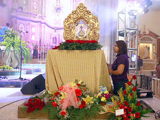 Devotos le cantan a la patrona de Honduras en su aniversario