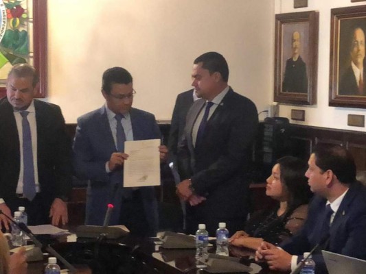 Retiran del Legislativo proyecto de Reestructuración y Transformación del Sistema Nacional de Salud y Educación