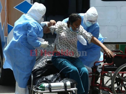 Imágenes de sacrificio, entrega y amor al prójimo en las salas de los hospitales