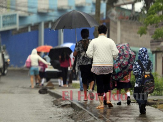 Frente frío ingresará la noche de este lunes y podría dejar lluvias