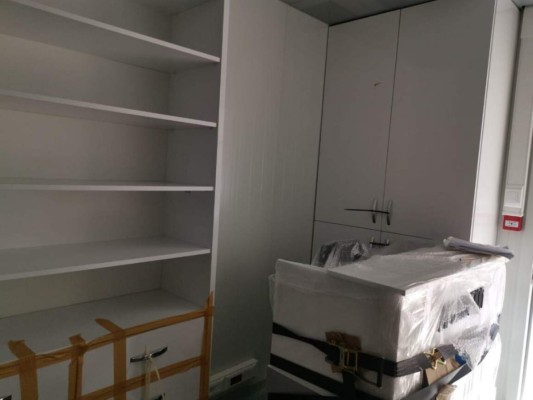 FOTOS: Así avanza la inspección de los 78 contenedores con hospitales móviles