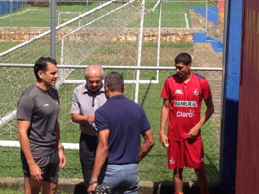 Muere en plena cancha del fútbol el histórico Aníbal el Maño Ruiz