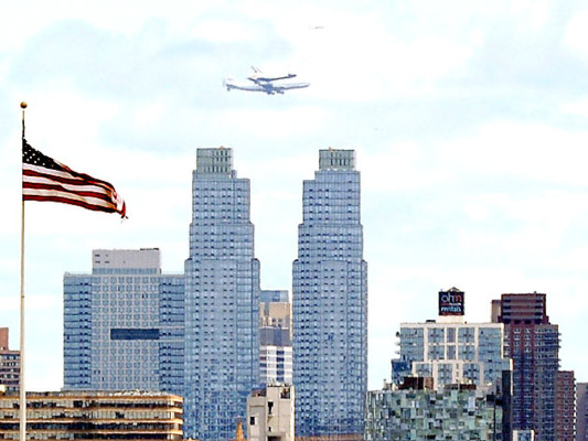 Transbordador Enterprise se despide volando sobre Nueva York
