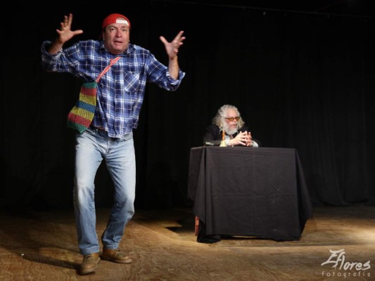 Grupo teatral Bambú actúa obra 'Farsa y justicia del señor juez'