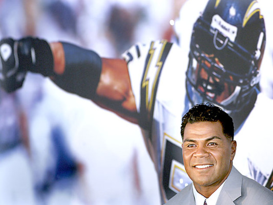 Encuentran muerto en su apartamento a leyenda de la NFL