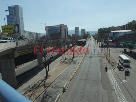 Unos con hambre, otros con miedo, capitalinos se encierran por coronavirus