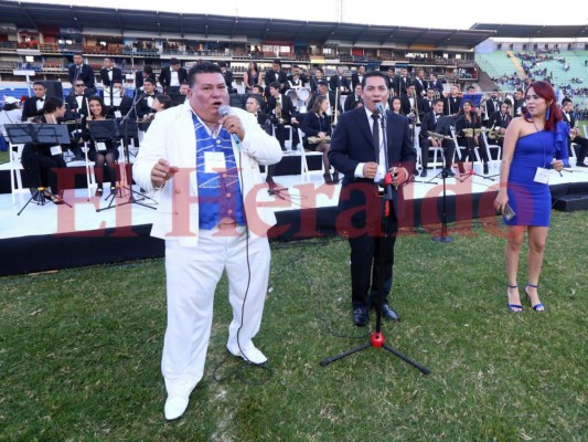 Fiesta azul en toma de posesión de Juan Orlando Hernández
