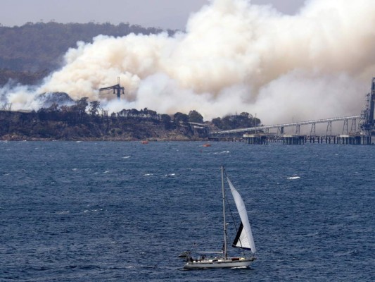 Vientos huracanados generan en Australia un gigantesco 'megaincendio'&nbsp;&nbsp;