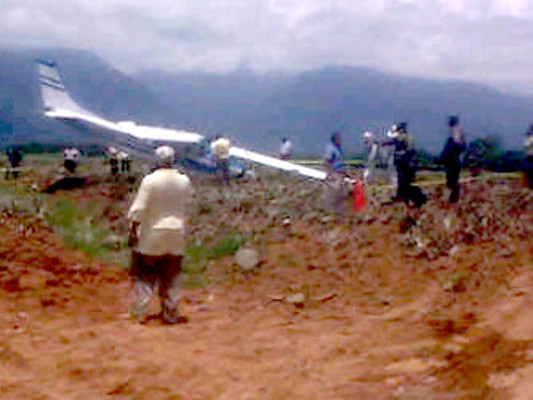 Un herido tras estrellarse avioneta de la Fuerza Aérea de Honduras en La Ceiba