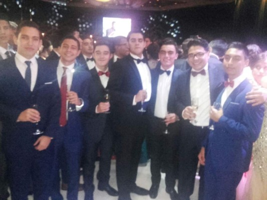 Fotos: Elegancia en la Prom 2017 de la Estancia School