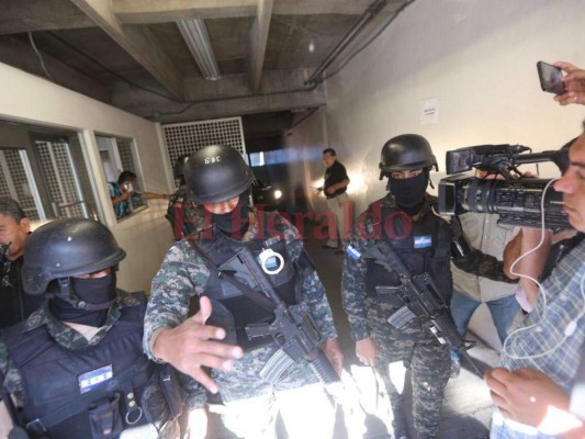 Fuerte custodia en oficinas de la Atic tras captura de ex primera dama, Rosa Elena de Lobo