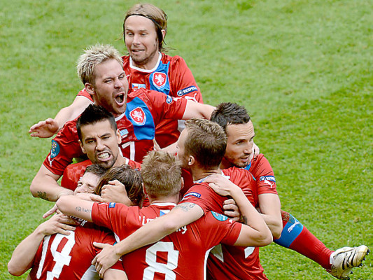 República Checa resucita en la Eurocopa y complica a Grecia